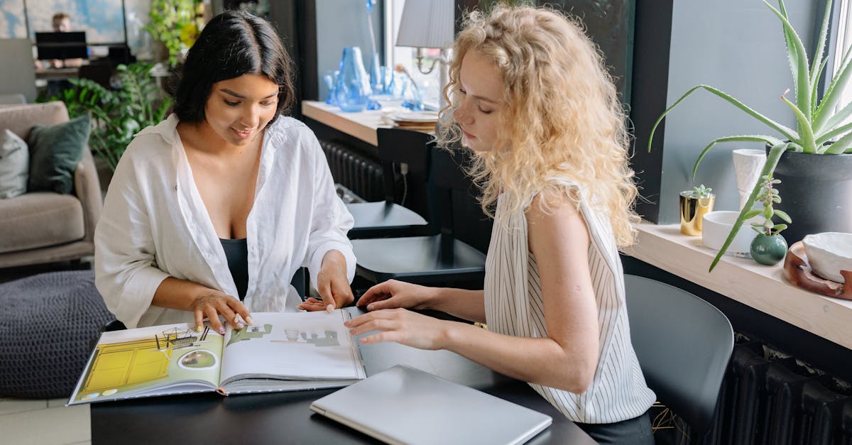 découvrez l'art de l'écoute active, une compétence essentielle pour améliorer vos relations personnelles et professionnelles. apprenez à écouter avec empathie et à répondre de manière constructive pour renforcer la communication et la compréhension mutuelle.