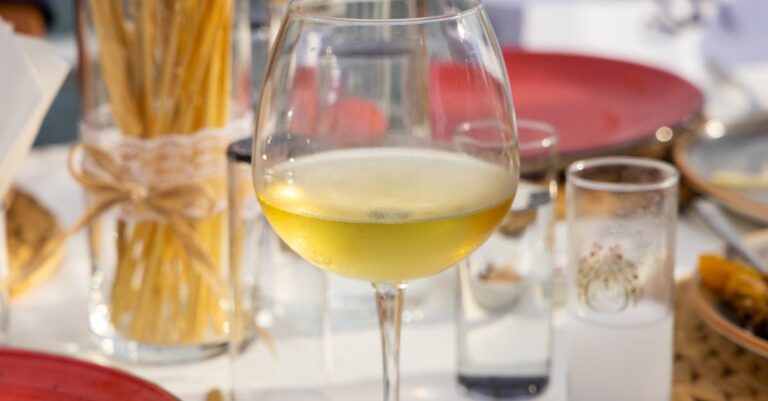 découvrez l'art de l'upselling pour augmenter vos ventes et maximiser vos profits. apprenez des techniques efficaces pour proposer des produits complémentaires et améliorer l'expérience client tout en boostant votre chiffre d'affaires.